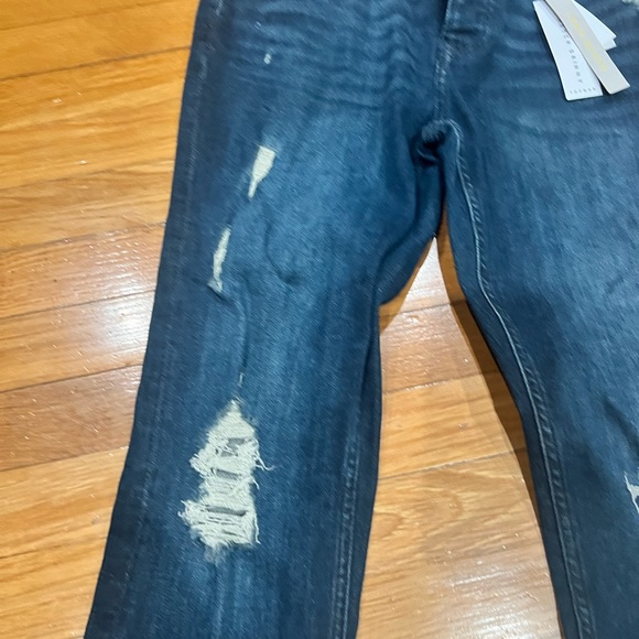 Women distressed jeans - Picture 5 of 6